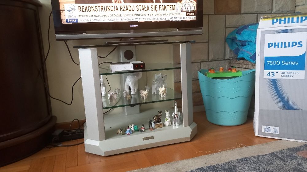 Stolik pod telewizor