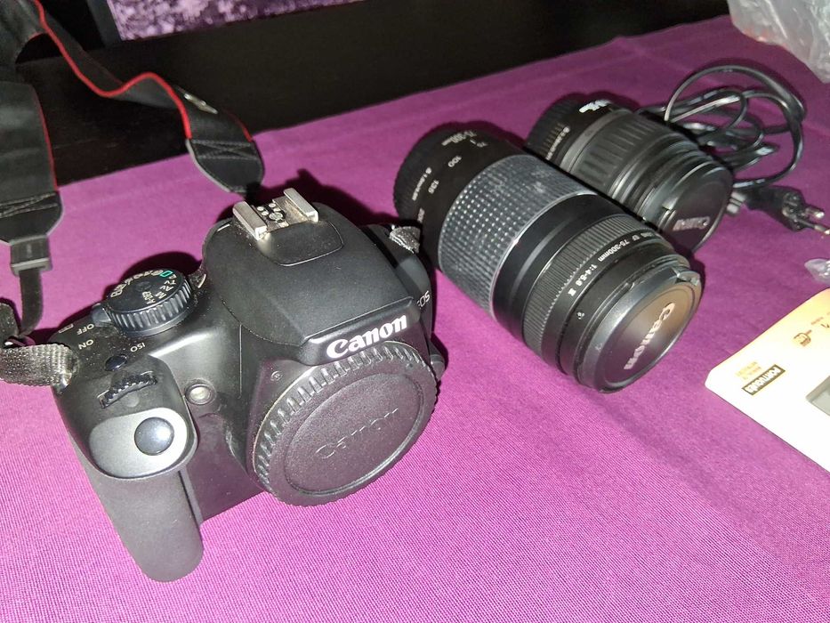 Máquina fotográfica Canon EOS 1000D