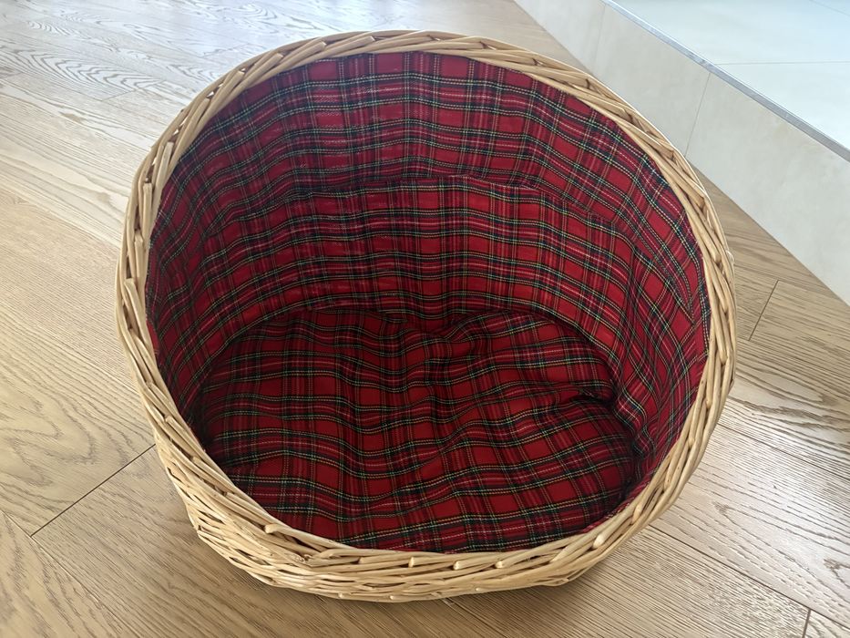 Sprzdam wiklinowy koszyk z miekka poduszeczka jak na zdjeciu