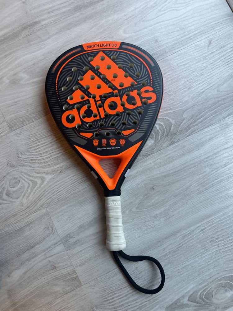 Raquete de padel em perfeito estado