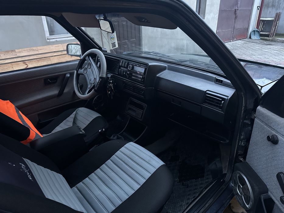 Гольф2,1.6 бензин