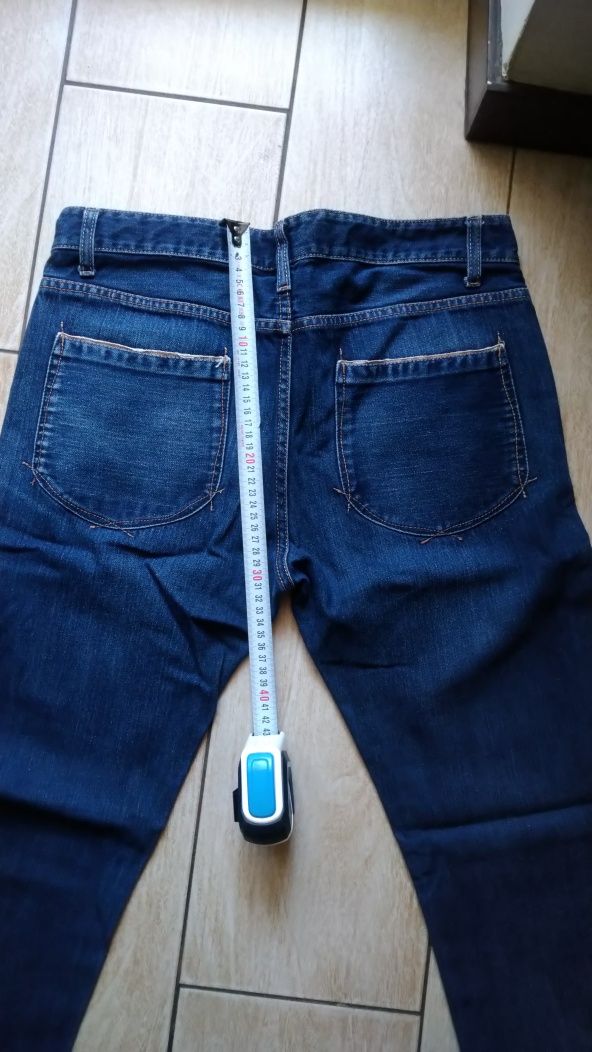Продам джинсы мужские размер 31 benetton