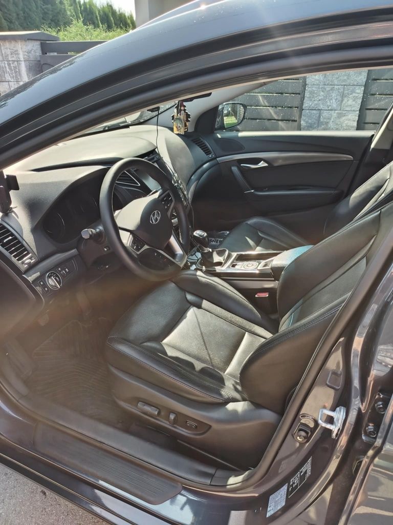 Hyundai I40       .