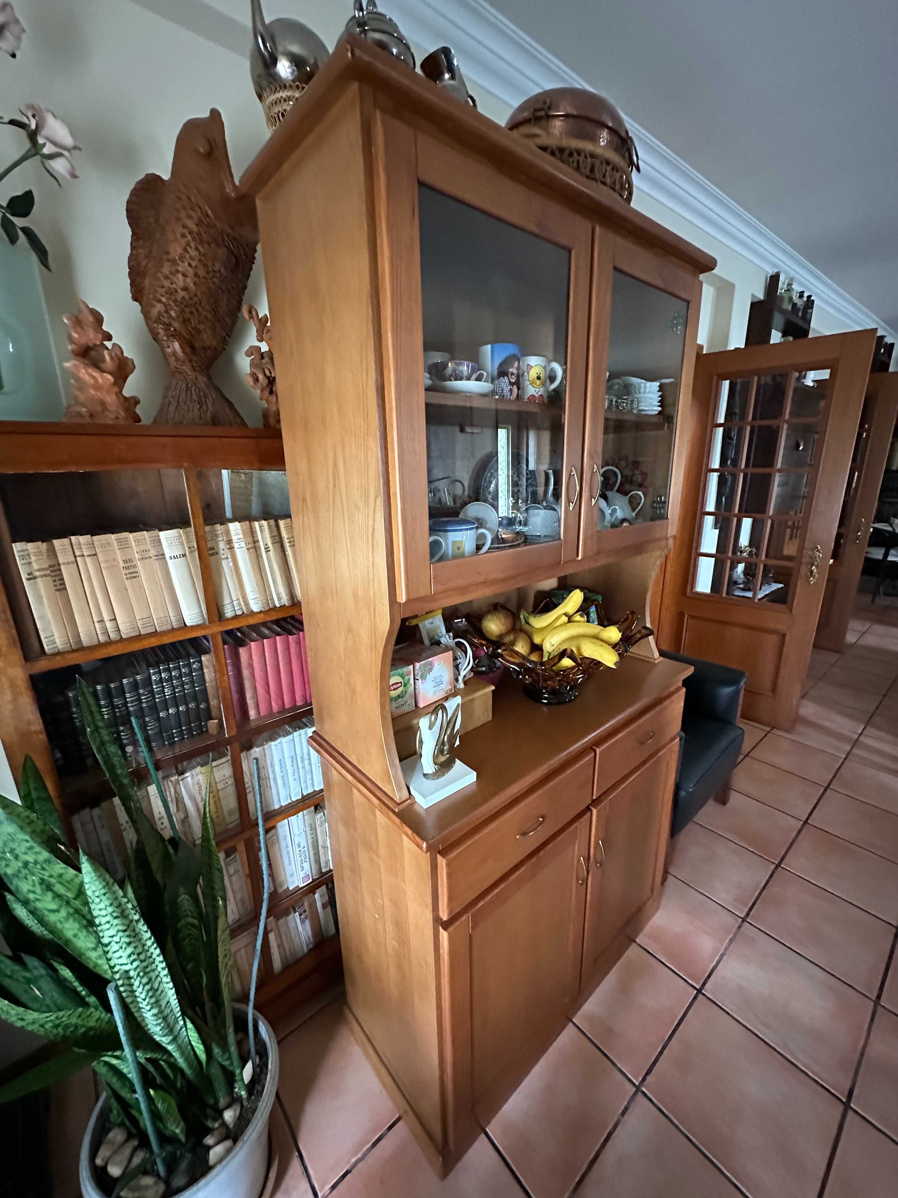 Móvel Cristaleira Madeira Maciça (loiças e bananas não incluídas!)