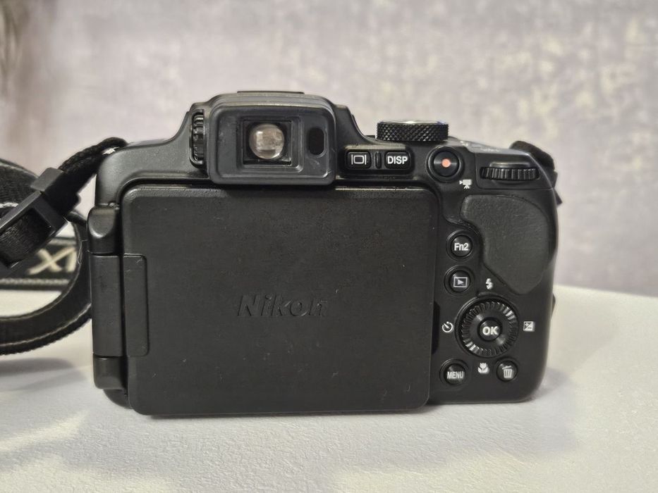 Nikon coolpix B700