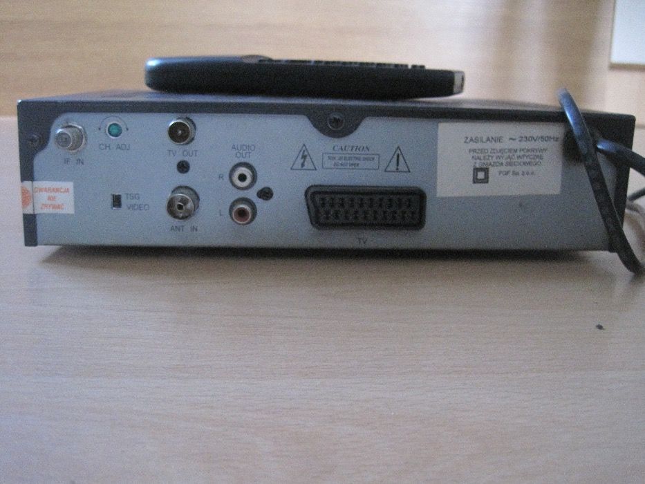 Tuner TV Satelitarny Konwenter OPTICUM 400M z orginalnym pilotem