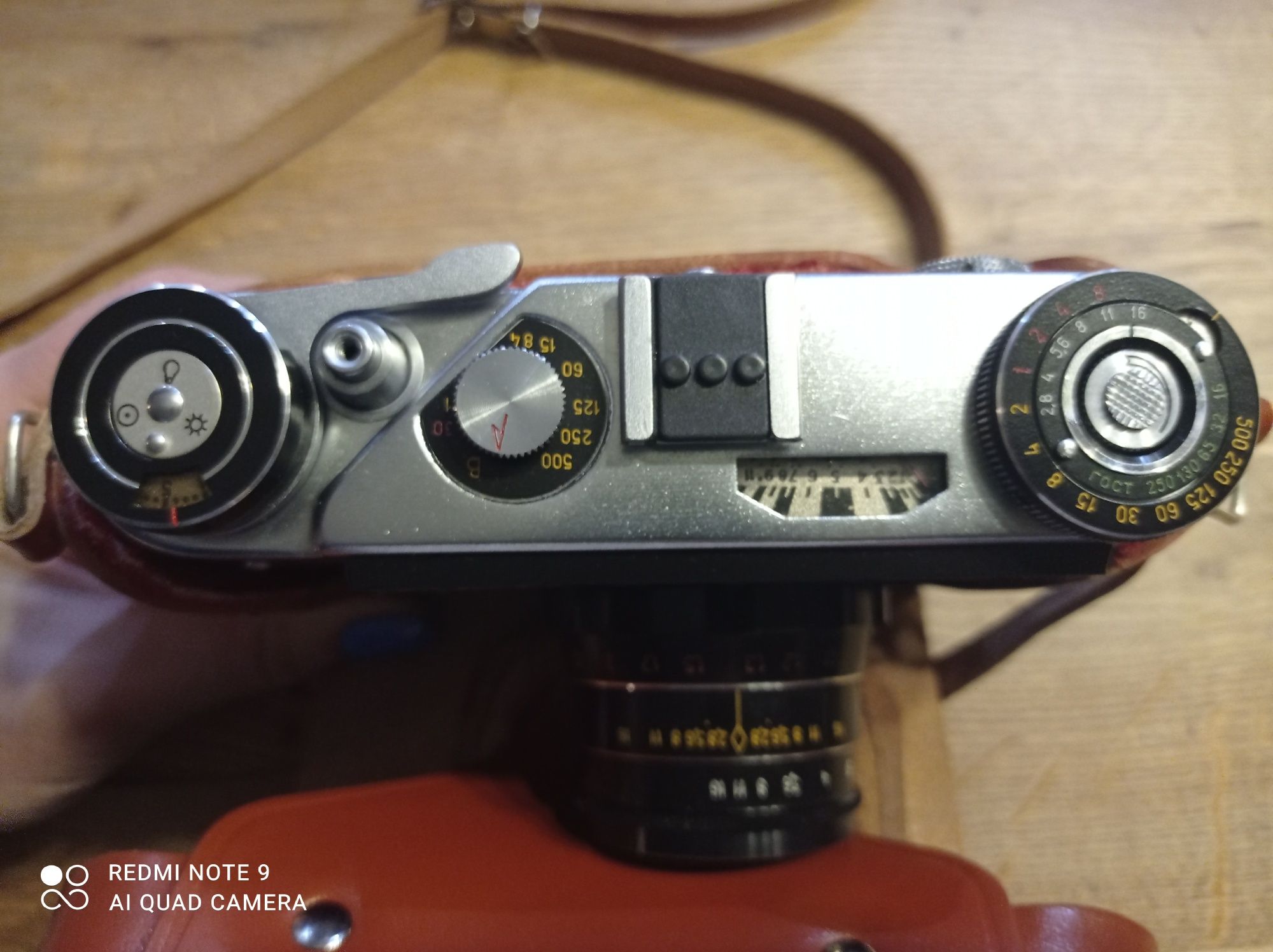 Stary aparat FED 5 ZSRR z pokrowcem