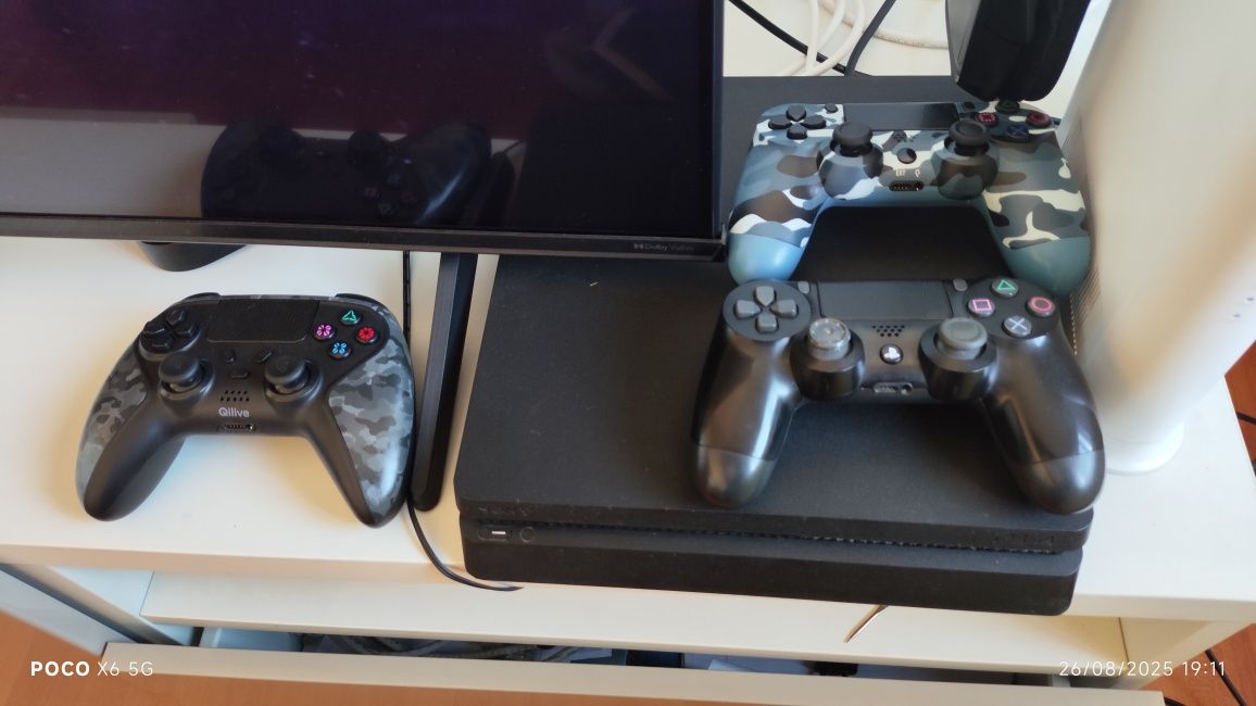 Vendo PS4 slim perfeito estado