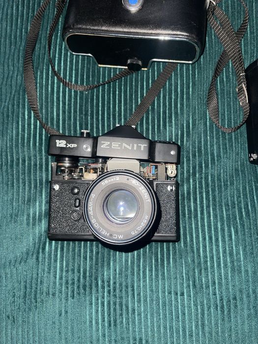 Zabytkowy aparat Zenit obiektyw Helios