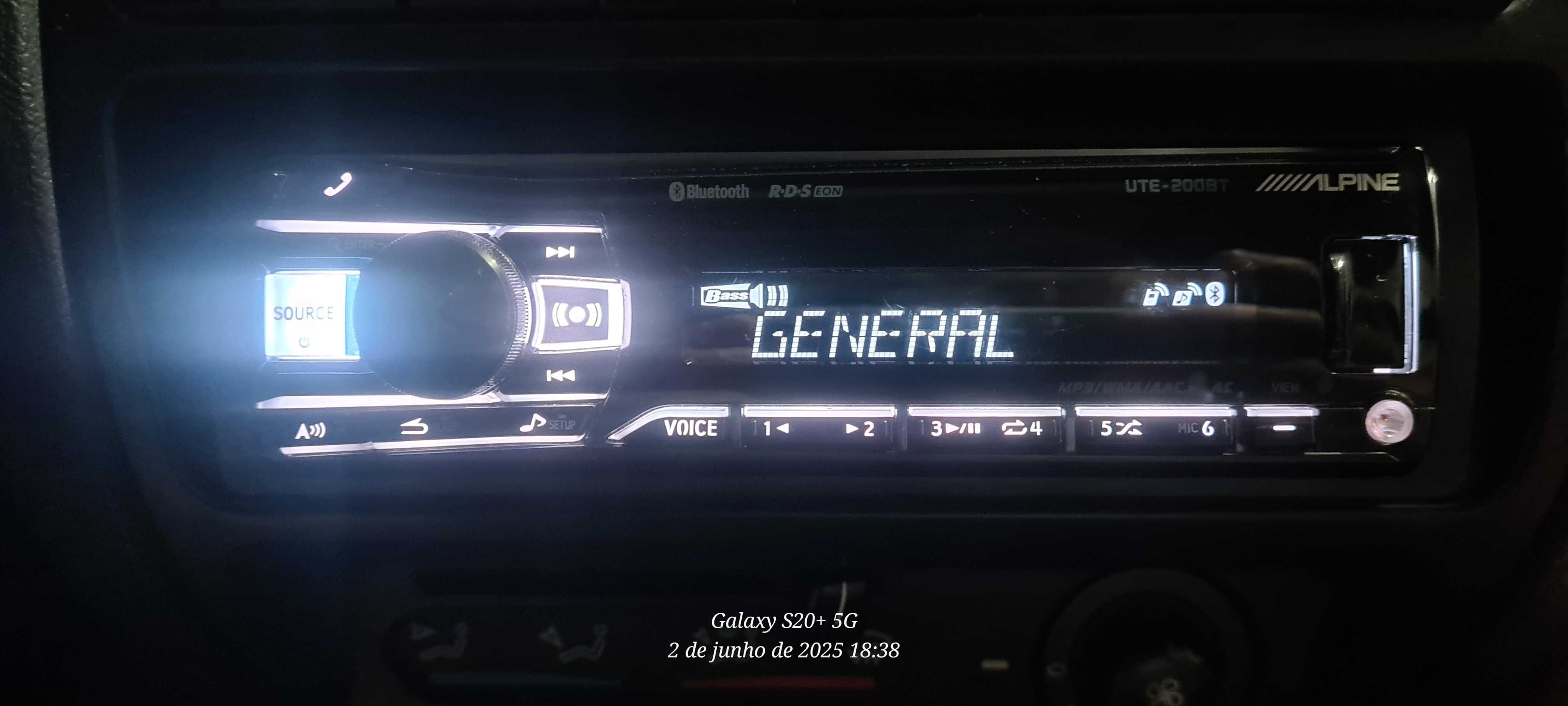 ALPINE UTE-200BT c/novo, tem conexão BLUETOOTH