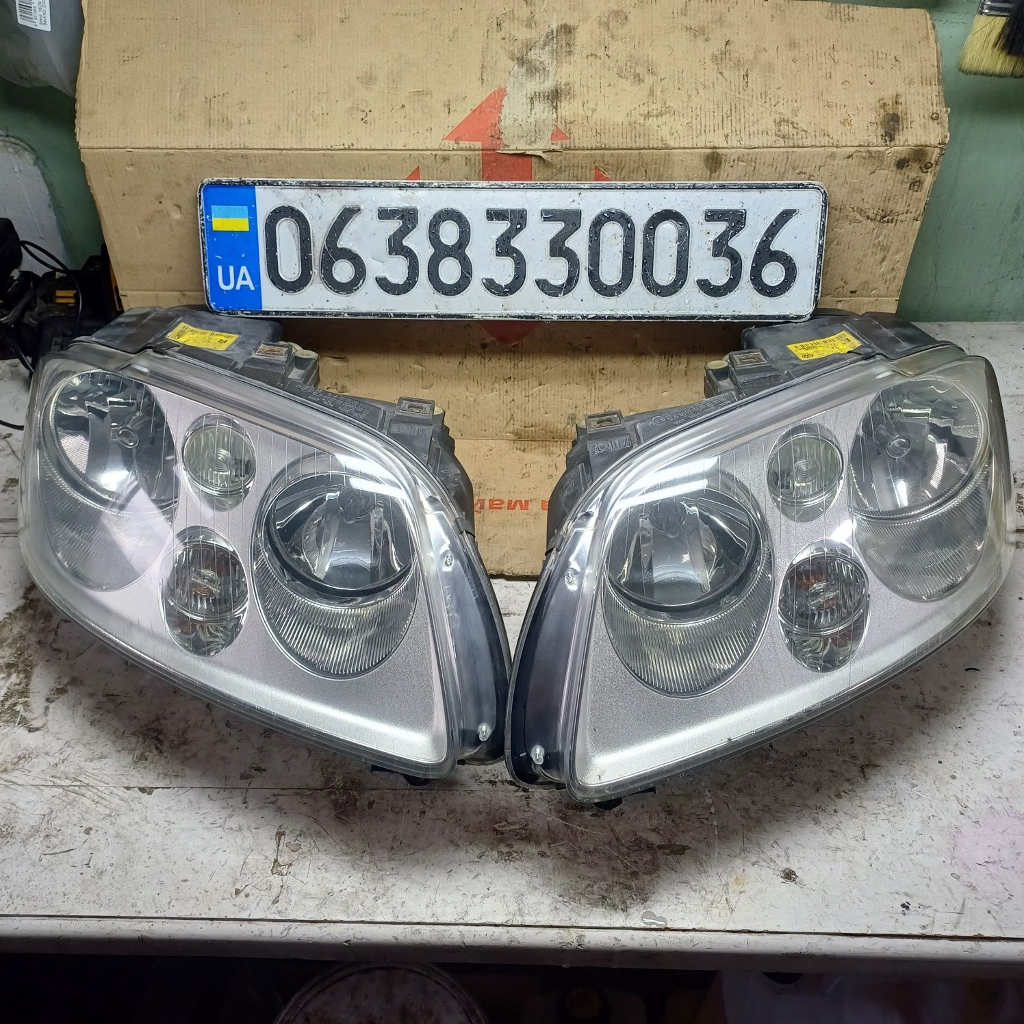 Volkswagen Touran 2003-2006 Caddy 3 передні фари світло оптика