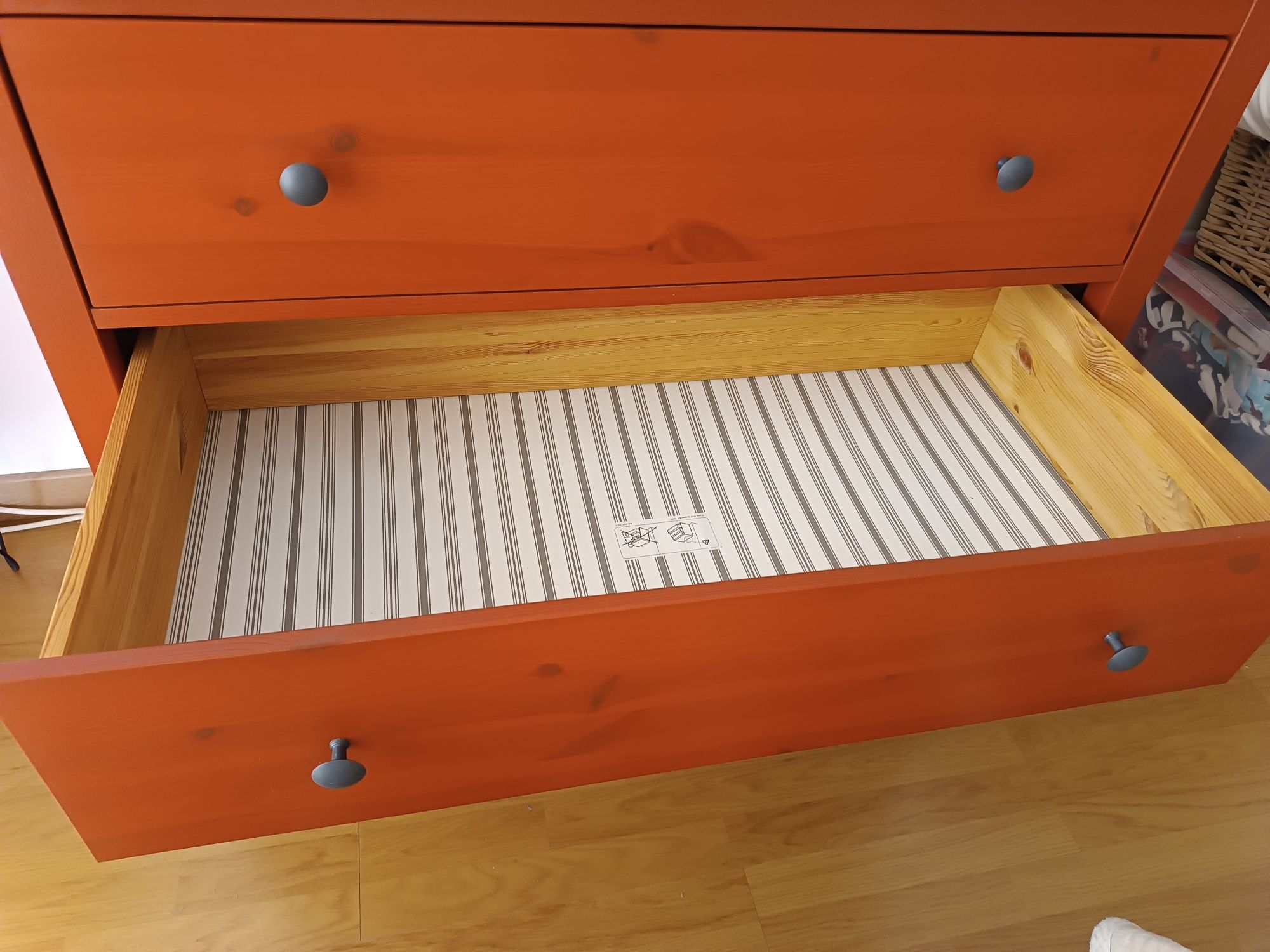 Cómoda IKEA modelo Hemnes