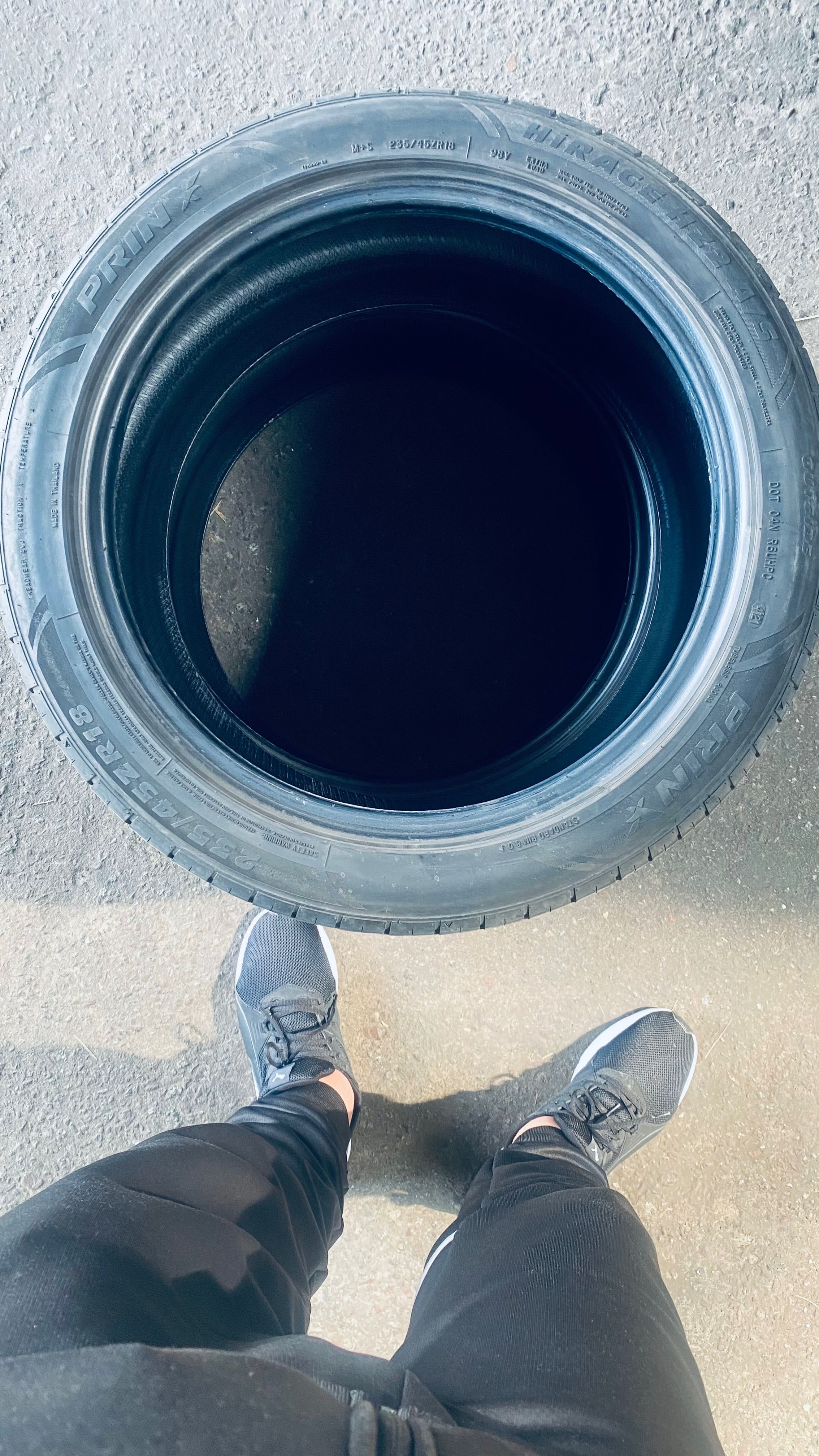 Продам шины 235/45/18