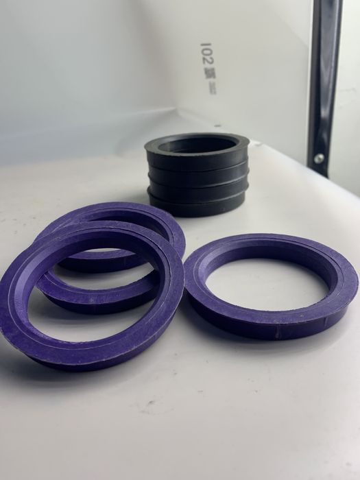 Проставочное центровочное кольцо 73,1 / 56,1 для автомобильных дисков.