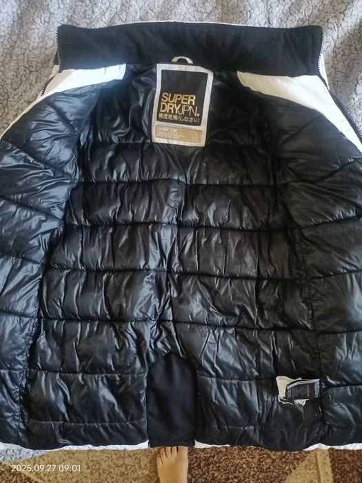 Продається жіноча куртка весняно-осіння