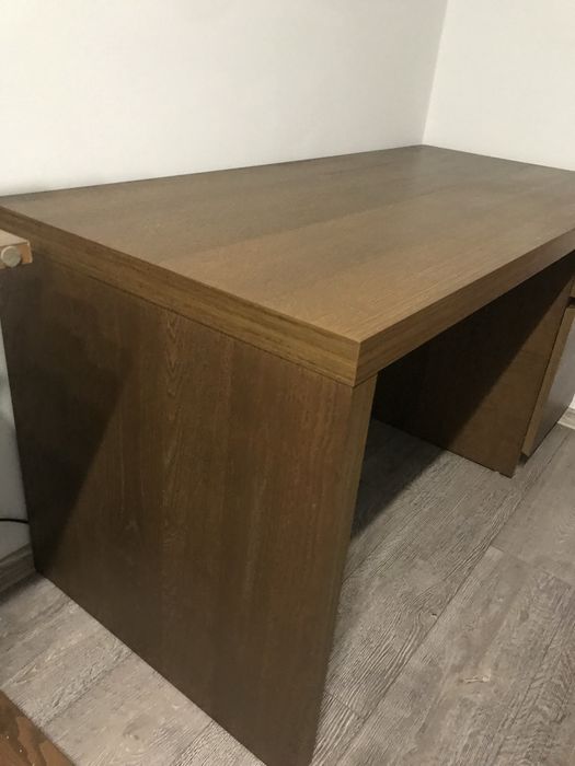 Duże biurko z szufladą