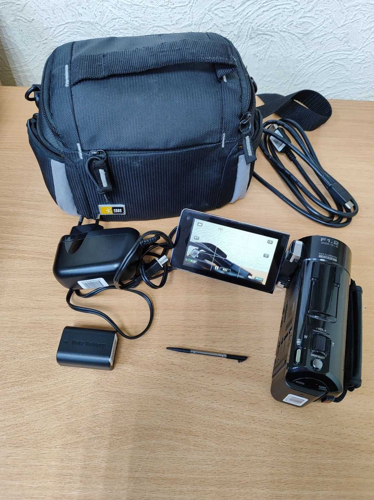 Відеокамера JVC GZ-GX1 + сумка Case Log