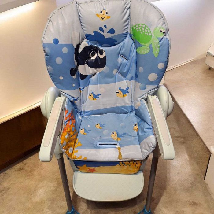 Продам дитячий стільчик для годування Chicco Polly 2 in 1