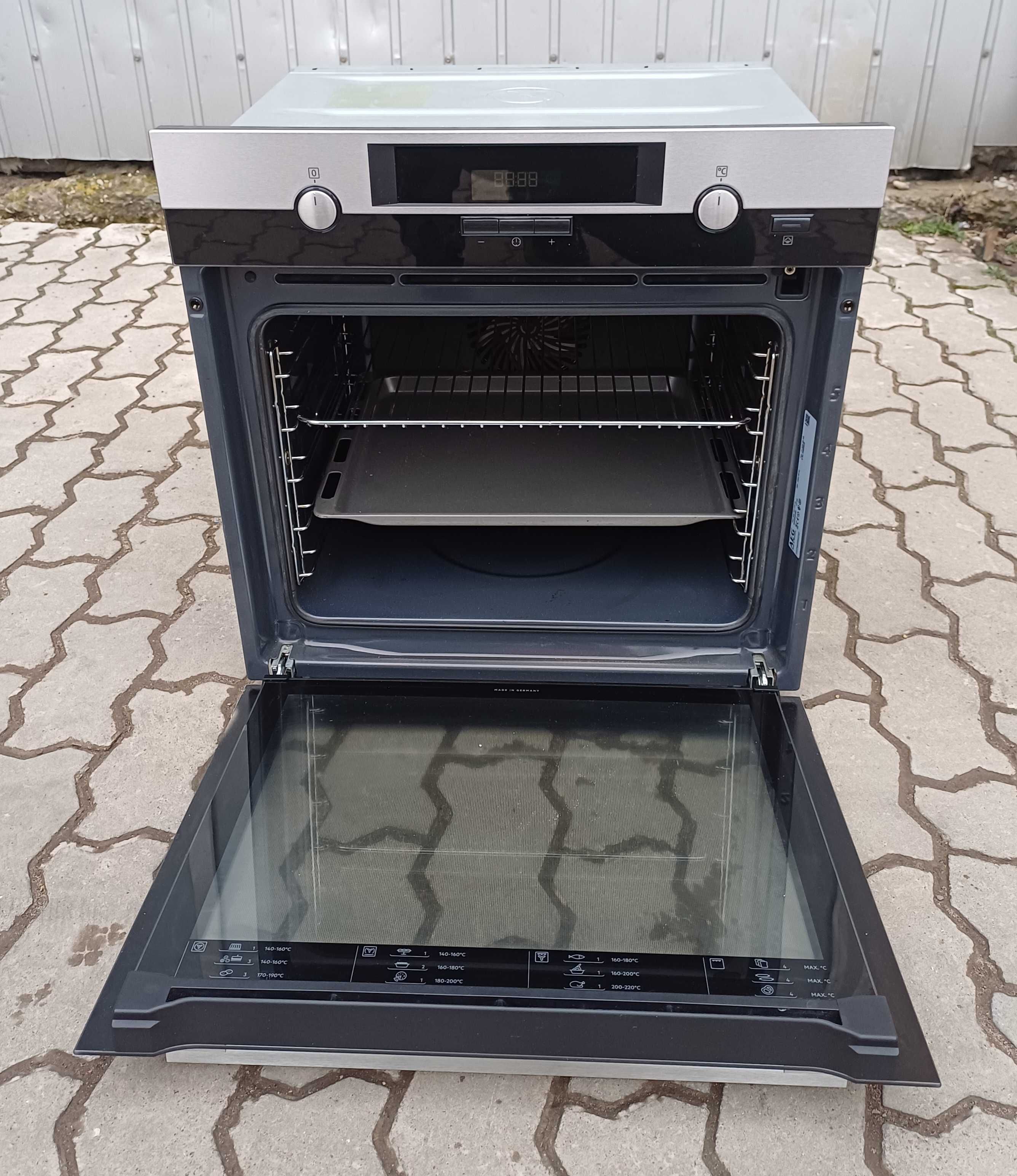 AEG 6000 SteamBake Вбудована Духова шафа духовка BER455120M 71 л пар