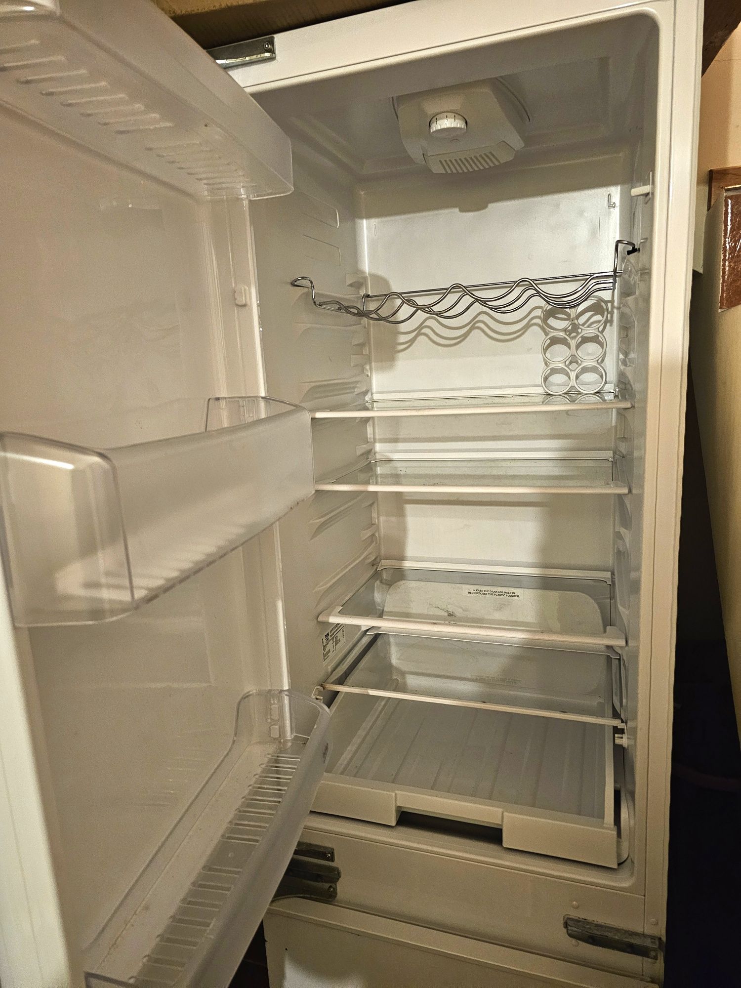 Frigorífico de encastrar BEKO