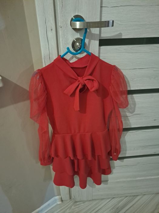 Sukienka czerwona rozmiar 128/134