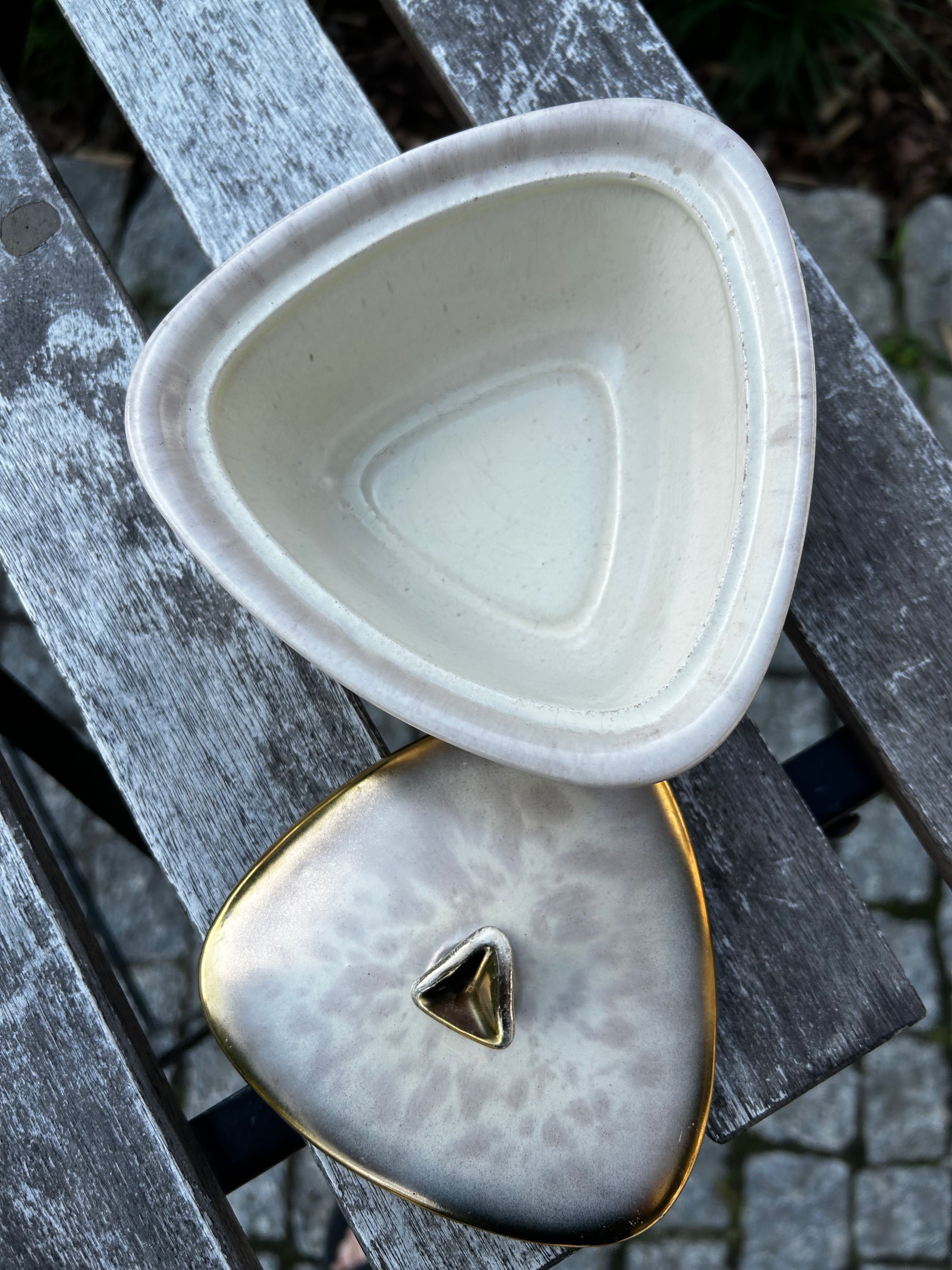 Ceramiczny pojemnik z pokrywką