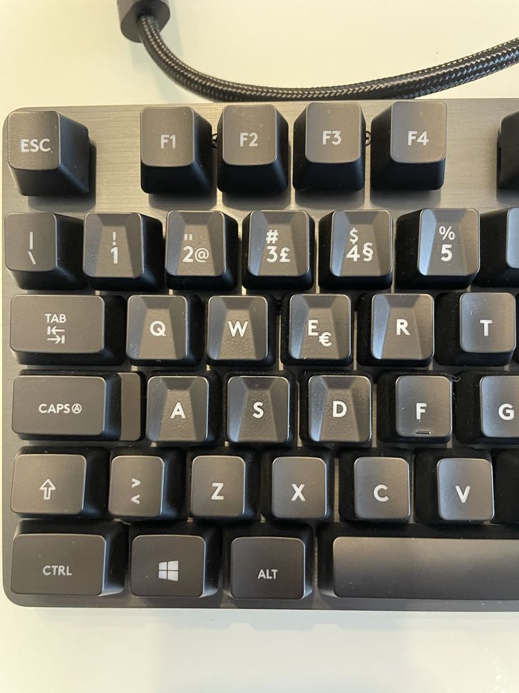 Teclado Logitech G413