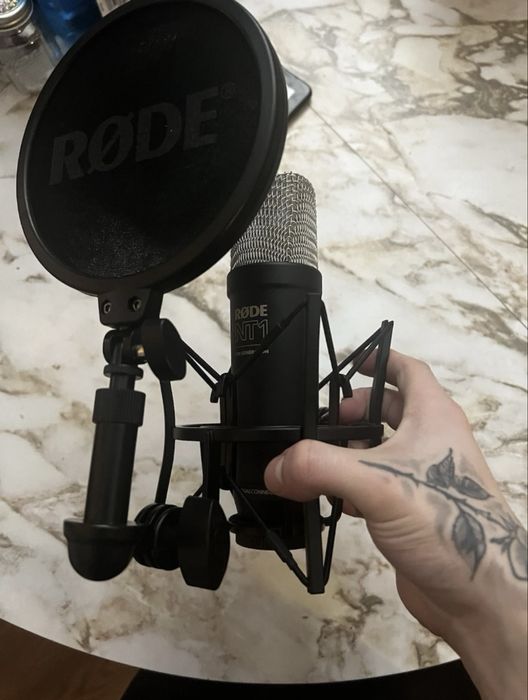 Microfone Condensador (Rode NT1)