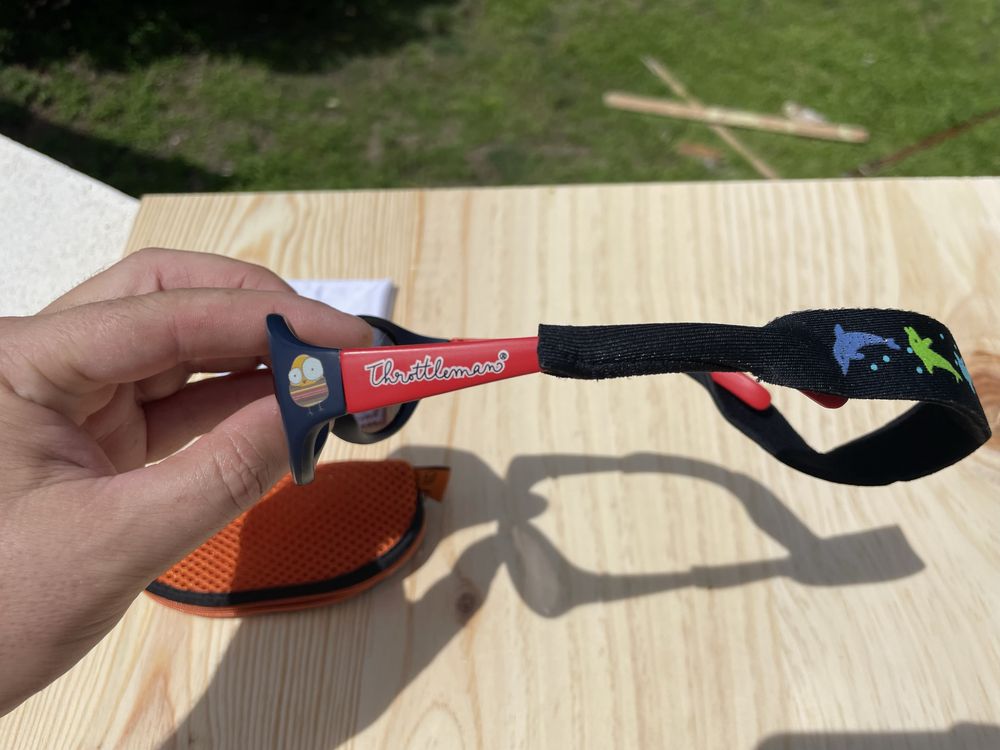 Oculos de sol menino