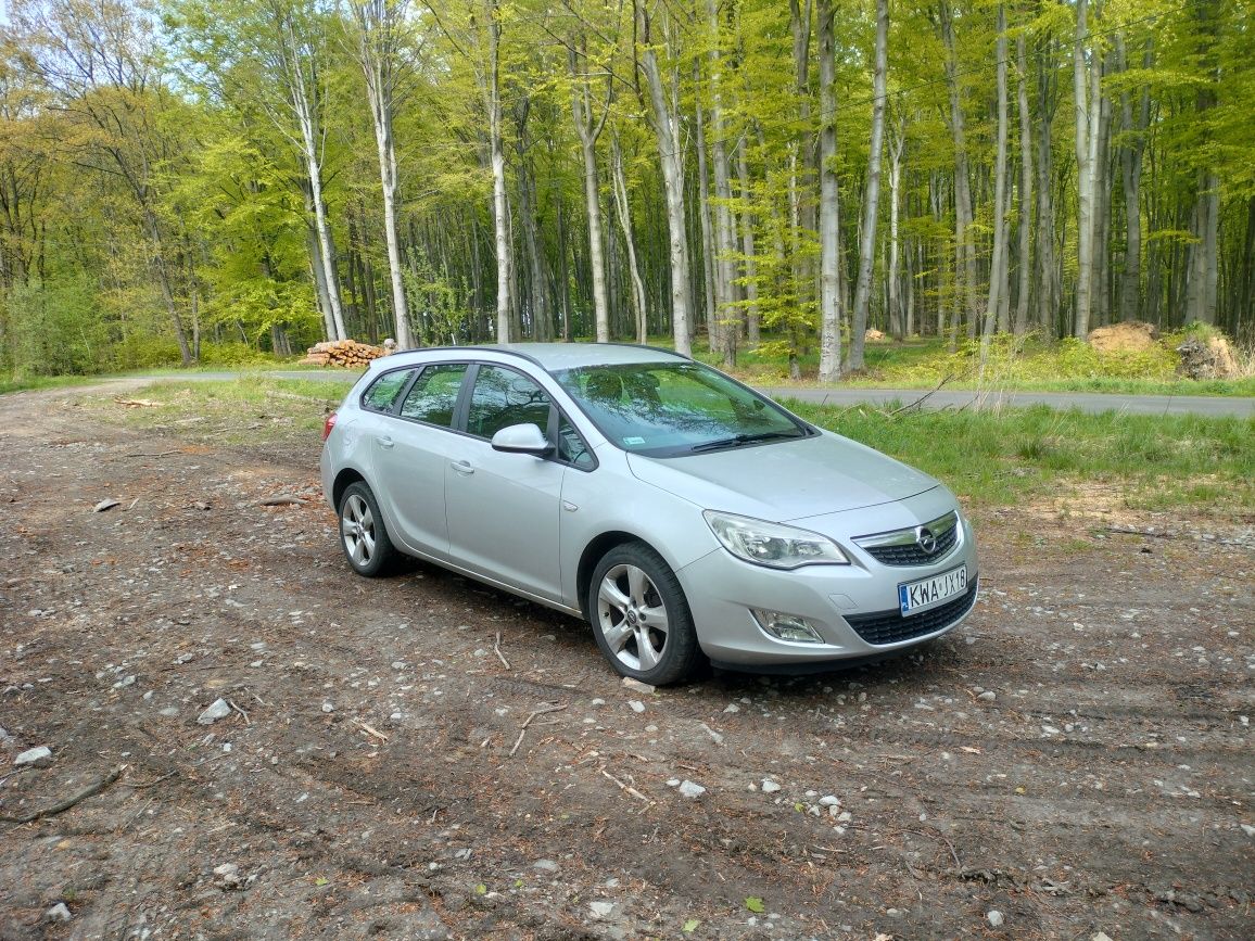 Witam, sprzedam opla astre J sports tourer 1.7 diesel 2010 rok.