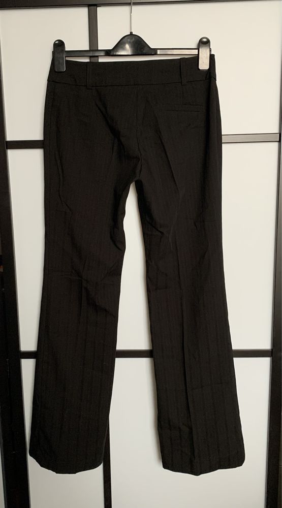 Spodnie garniturowe damskie eleganckie czarne na kanty Promod 38