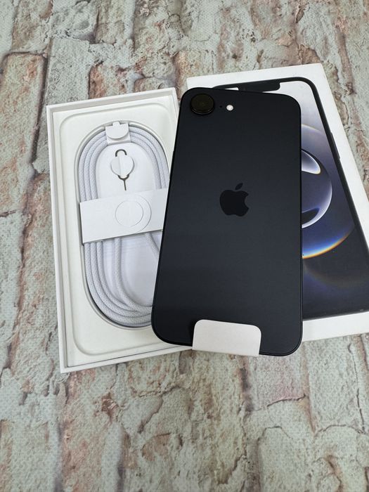 New Iphone 16e 256gb neverlock Black Global 720$