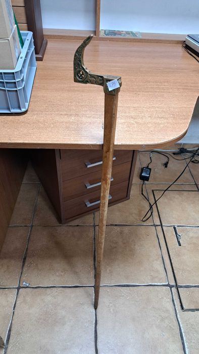 Antyczna laska z mosiężną rączką – dł. 90 cm (275)