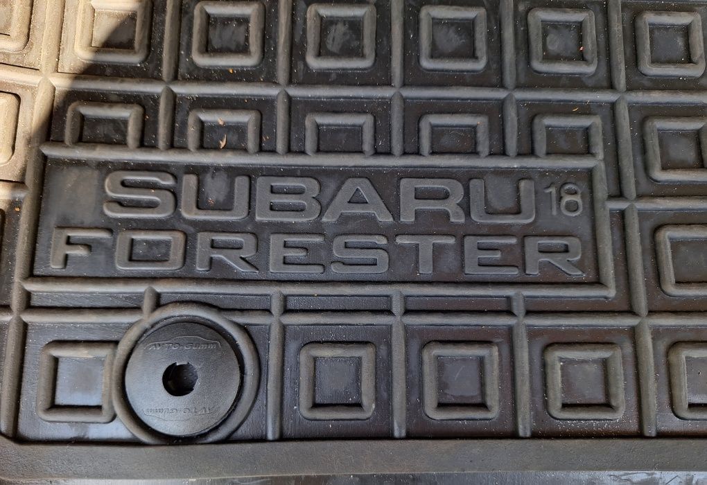 резиновые автомобильные коврики Subaru Forester SK (S14) с 18 субару