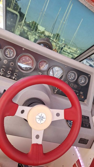 Barco  cabinado sea ray  220 DA