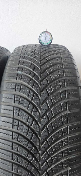 Opony wielosezonowe Goodyear Vector 4Seasons  235/55 R19