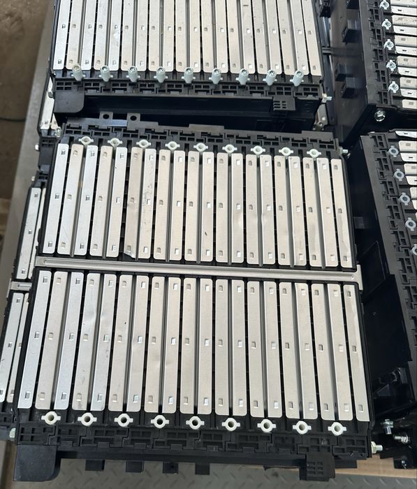 Пакети Комірки Ячейки Li-ion Пакети LGY E63B