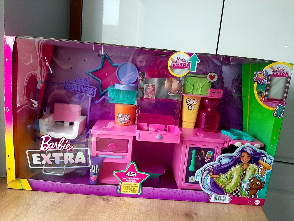 Barbie Extra Toaletka zestaw z lalka-stan idealny