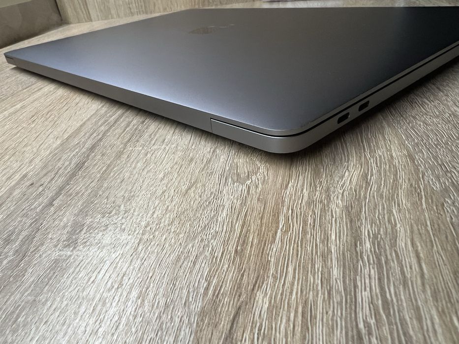 MacBook Pro 16' 2019 A2141 /i7 6-Core/16Gb RAM/512GB SSD/4Gb
