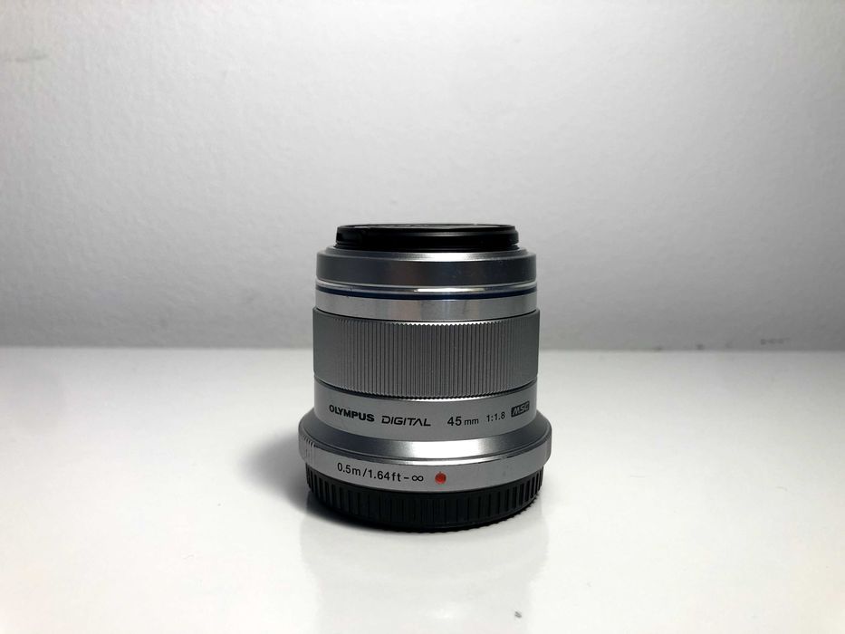 Olympus  ZUIKO 45mm f1.8 (prata)