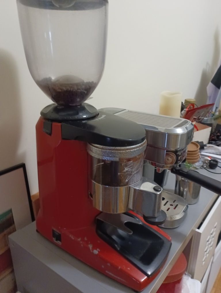 Máquina de café + moedor