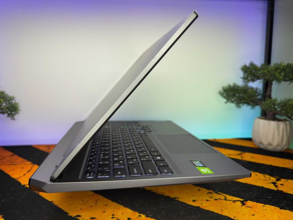 як новий Lenovo LOQ, rtx4050, ryzen 5-7235, 20gb, 144hz