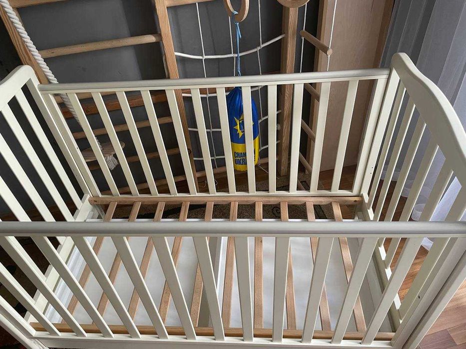 комод (пеленальный столик+ ванночка) + кроватка (Baby Italia)