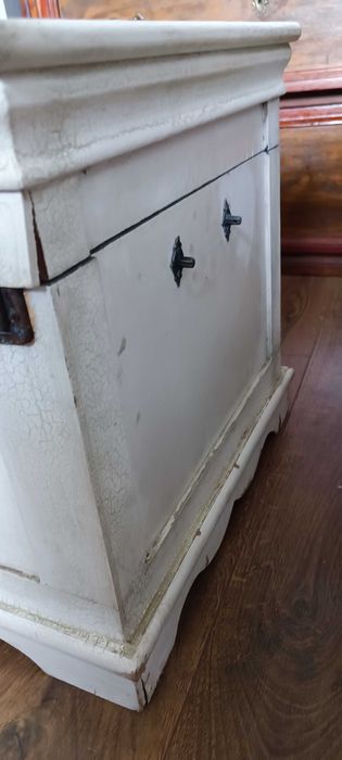 Dwie dekoracyjne skrzynie