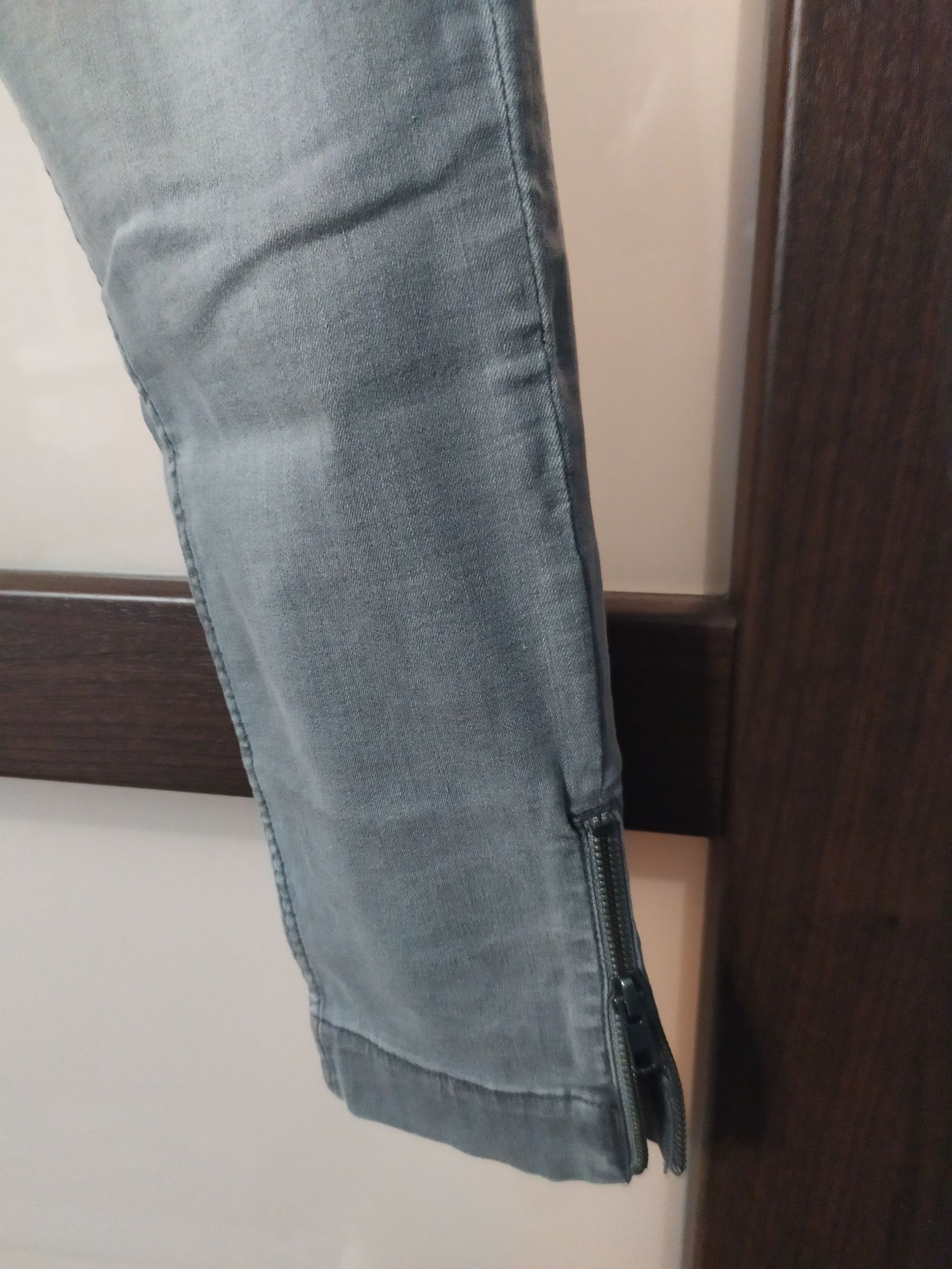 Szare jeansy rozmiar 44 H&M