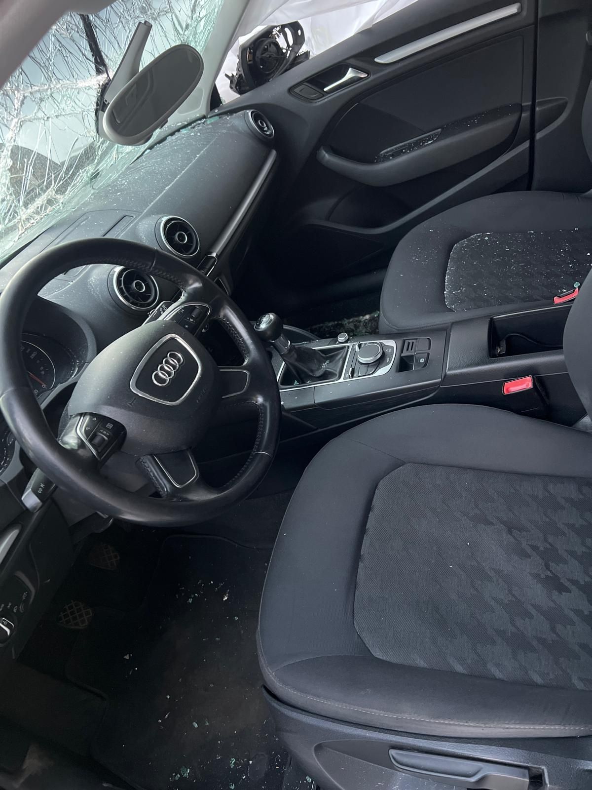 Audi A3 SportBack 1.6 TDI 2019, para peças!