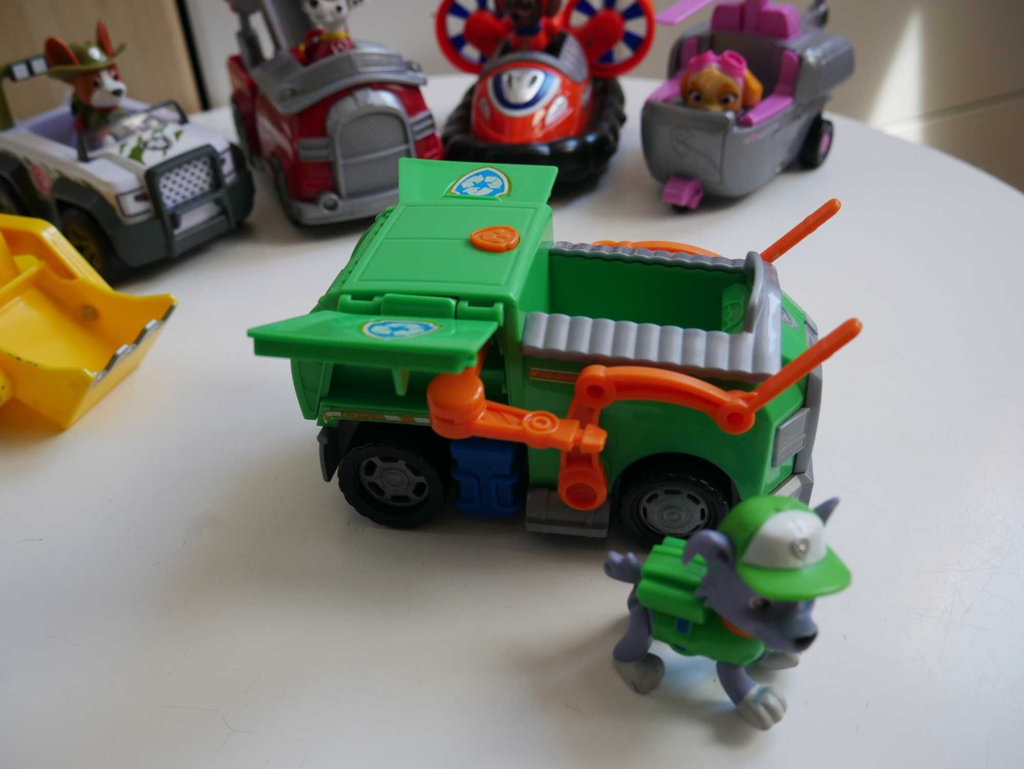zestaw 7 pojazdów z bajki Psi Patrol
