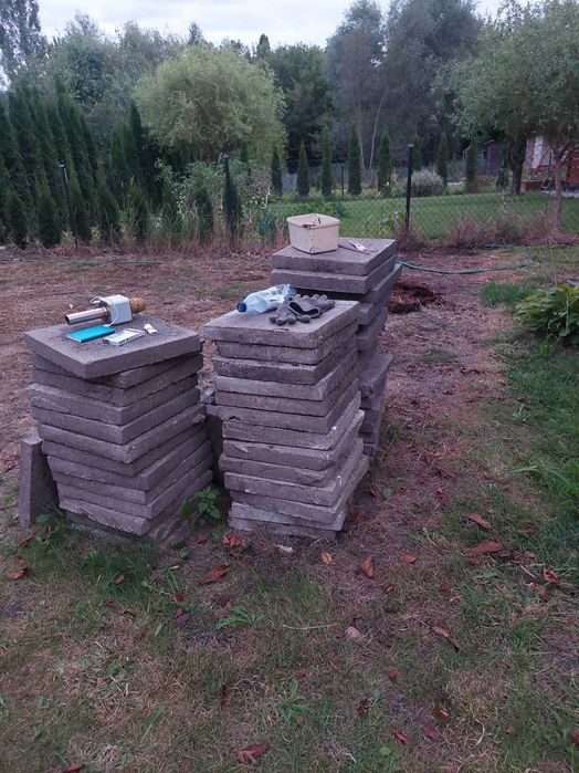 Krawężnik  płytka chodnik