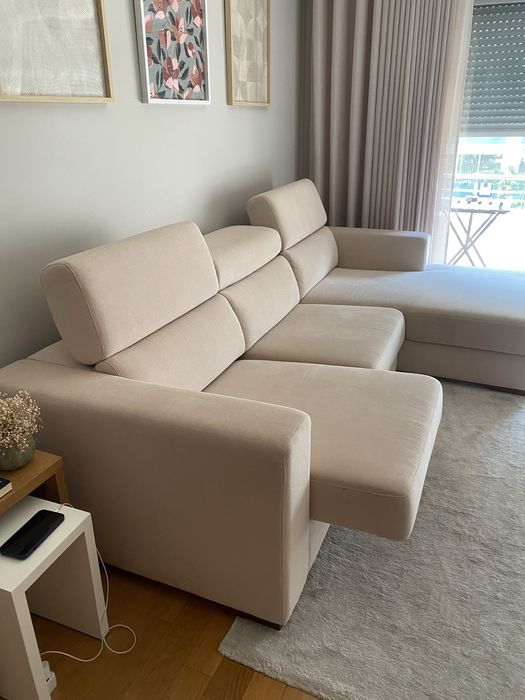 Sofá bege com dois deslizadores e 1 chaise longue