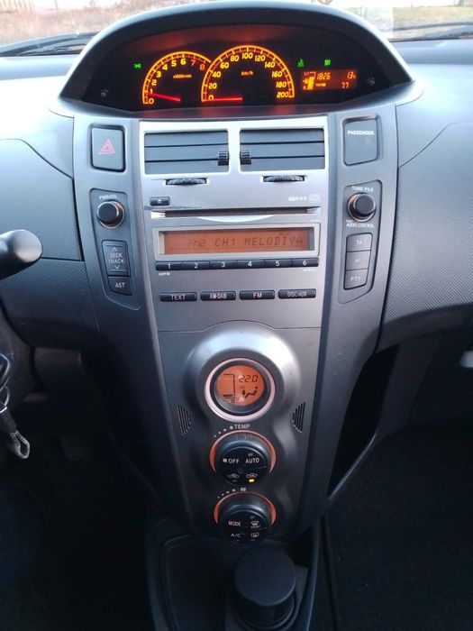 Продаю TOYOTA Yaris в гарному стані.